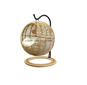 Atractivos columpios de metal de Diseño Artesanal para patios con resistencia confiable y detalles elegantes para la decoración del hogar - Product Image 1