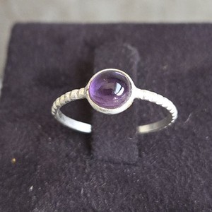 Anillo de Plata de Ley Estilo Bohemio Hecho a Mano Unisex con Piedra Preciosa de Amatista para Aniversario de Boda o Regalo de Fiesta - Product Image 2