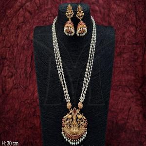 Ensemble de collier de mariée Royal Kundan avec pierres rouges et blanches pour femmes, finition or haute qualité, adapté aux tenues de soirée - Product Image 1