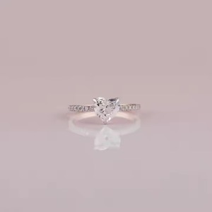 Elegante anillo de compromiso clásico de lujo de oro rosa de 14 quilates con diamante creado en laboratorio Pave ajuste corte en forma de corazón - Product Image 1