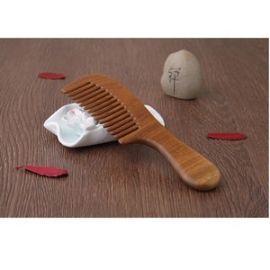 Peigne en bois de pêche naturel le plus vendu avec des dents fines pour le coiffage des cheveux, le soin du cuir chevelu et l'entretien quotidien, disponible au meilleur prix - Product Image 1