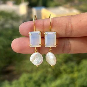 ต่างหูผู้หญิงแบบใหม่ ประดับมุกธรรมชาติและโอปอลควอตซ์ ต่างหูห้อยชุบทอง 18k แบบฝังเพชร งานแฮนด์เมด - Product Image 1