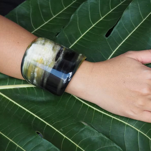 Brazalete de Cuerno de Búfalo para Mujer, Estilo Pluma Animal, Pulido, Precio Económico al por Mayor - Product Image 1