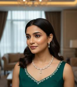 Conjunto de Collar y Aretes de Lujo con Brillantes Triangulares Aurora Grace de Buena Calidad para Eventos Formales y Fiestas a Precio de Exportación - Product Image 2