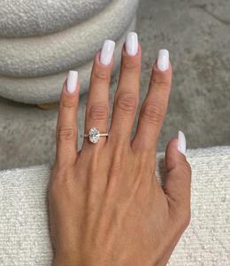 Bague de fiançailles en diamant de laboratoire de 2,85 carats, taille ovale, F VVS1 VVS2, avec halo caché et accents pavés en or rose 18 carats, cadeau pour elle - Product Image 1