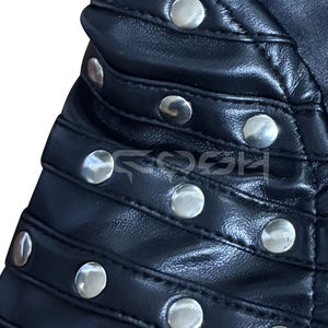 Corset en cuir noir personnalisé avec clous argentés sur les côtés et fermeture à boucle métallique sur le devant |   Fournisseur en gros - Product Image 4