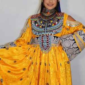 Robe traditionnelle Kuchi 2025 faite à la main pour femmes robe de festival afghan brodée dentelle reflétant la ceinture de culture pachtoune - Product Image 2