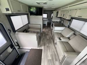 Remorque de luxe en aluminium T-h-o-r R-e-s-o-n-a-t-e 29-D d'occasion 2023 pour l'extérieur - Product Image 5