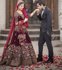 ชุดเลเฮงกาโชลีอินเดียสุดหรูสำหรับเจ้าสาว ความยาวระดับพื้น สำหรับงานแต่งงาน/งานเลี้ยง พร้อมงานปักตกแต่ง สีตามสั่ง ปี 2021 - Product Image 3