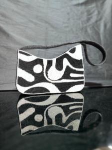 Bolso bordado a mano para mujer - Product Image 3