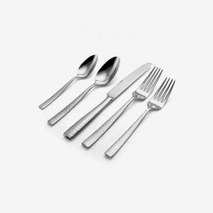 Juego de vajilla de acero inoxidable con mango martillado, juego de cubiertos de estilo occidental, acabado mate y plateado - Product Image 1