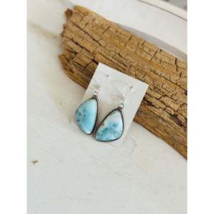 Pendientes Colgantes Hechos a Mano en Navajo, Chapados en Oro, con Larimar y Plata de Ley, con Forma de Gota de Agua y Flor, con Diamantes - Product Image 3