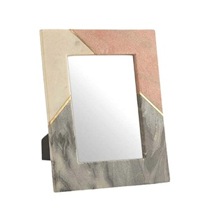 Cadres photo flottants au design moderne et épuré, de forme personnalisée, pour cadeaux personnalisés et décorations de comptoir. - Product Image 4