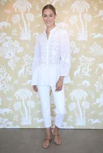 Vente en gros Shorty western fantaisie en rayonne lourde avec motifs de broderie extraordinaires Kurtis courts de l'Inde vêtements de bureau à la mode - Product Image 2