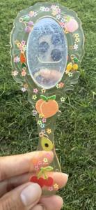 Miroir à main en résine avec finition lisse et brillante, parfait pour un usage quotidien, le maquillage ou des fins décoratives, ajoutant une touche élégante - Product Image 2