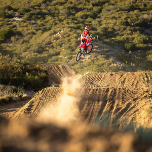 รถจักรยานยนต์ฮอนด้า CRF 250R ปี 2024 ขนาด 249 ซีซี ระบายความร้อนด้วยน้ำ ระบบสี่จังหวะ หัวฉีด PGM-FI - Product Image 4