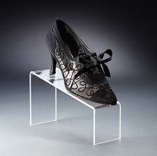 Présentoir à chaussures en acrylique transparent Élégant Sandal Riser Stand Boutique de détail Parfait pour présenter des chaussures avec style et simplicité - Product Image 2