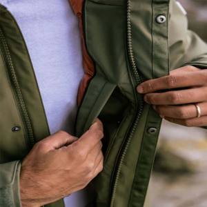 Chaqueta reciclada de alto rendimiento para hombre, ecológica y duradera, ideal para actividades al aire libre - Product Image 3