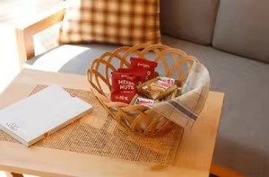 Panier de rangement alimentaire en rotin de forme ronde au design élégant avec une finition multicolore, parfait pour l'organisation de la cuisine à domicile - Product Image 4