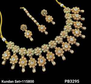 Diseño de flores impresionante hecho a mano Zirconia cúbica moda india gargantilla joyería collar con pendiente y Mangtika conjunto para mujer - Product Image 2