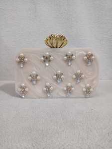 D-Shape Stylish Resin Clutch Imitation Pearl Gold Plated Vintage <b>Butterfly</b> Solid <b>Charm</b> Necklace Complete Set Women's Wedding - Product Image 4