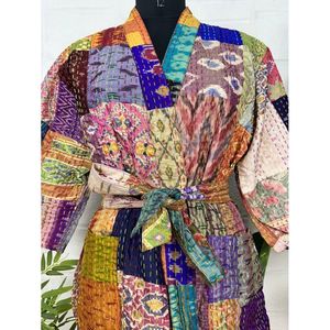 Kimono long réversible Kantha Pur pour femme, veste vert pastel, motif singe, en coton, paréo de plage - Product Image 2