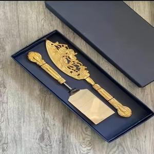 Juego de cuchillos y servidores de latón para pasteles Ideal para bodas, fiestas y eventos - Product Image 5