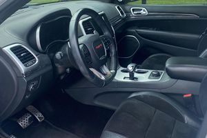 สภาพดีเยี่ยม รถจี๊ป แกรนด์เชโรกี SRT ปี 2015 เครื่องยนต์ 6.4 ลิตร Hemi V8 ระบบขับเคลื่อนสี่ล้อ - Product Image 6