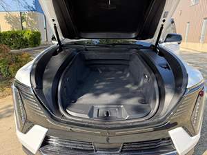 Escalade IQ Sport 2 2025, double moteur, transmission intégrale, direction à quatre roues, très bien équipé - Product Image 6