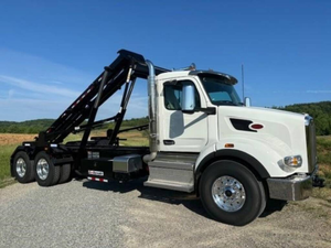 Nuevo Camión Volquete 2025 Modelo 567 en Venta, Motor de 13.0L y 456 HP - Product Image 2