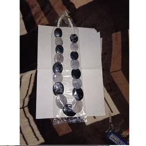 Collier ras de cou tendance en acier inoxydable avec perles rondes en résine pour femmes, nouveautés populaires XY 4543, automne-hiver - Product Image 1