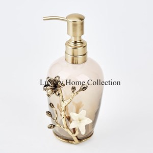 Distributeur de savon en verre cristal 100% fabriqué pour les hôtels, les restaurants et les salles de bain à domicile, provenant d'un fournisseur et d'un fabricant indien - Product Image 1