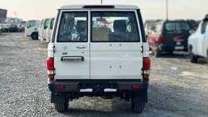 VENTES MONDIALES DE TOYOTA LAND-CRUISER LC76 4.2L Hardtop <span class=keywords><strong>4X4</strong></span> Transmission Manuelle Diesel D'OCCASION - Product Image 5