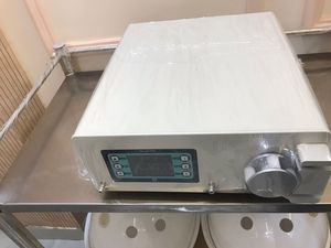 La máquina de bomba histeroscópica Kara Mediclust es un dispositivo médico crítico que proporciona succión de fluidos controlada. - Product Image 2