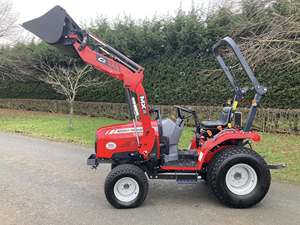 Tracteur utilitaire Massey Ferguson 1525 d'occasion, 25 CV, 4 roues motrices, boîte de vitesses, rouge, avec fonctionnalités multifonctions pour utilisation agricole - Product Image 6