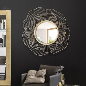 Miroir mural d'intérieur de luxe au design unique, très vendu, de qualité supérieure, en métal plaqué or, décoration intérieure et extérieure - Product Image 4