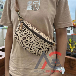 Bolso de pecho hecho a mano de cuero genuino con estampado de animales para mujer, bolso de hombro deportivo de Ciclismo de piel de vaca occidental para mujer - Product Image 1