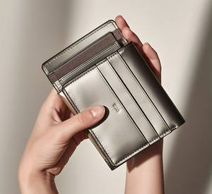 Pochette classique en cuir pour femme élégante et spacieuse Design tendance avec bracelet compact et léger Longueur courte - Product Image 3