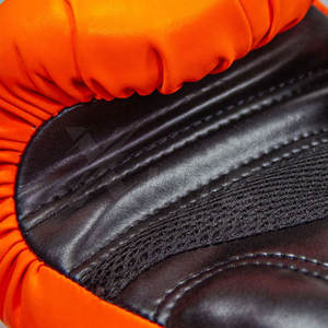 Gants de boxe en cuir fabriqués au Pakistan, rembourrage supplémentaire, fermeture à boucle, design léger pour la sécurité des mains, entraînements de haute intensité - Product Image 5