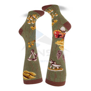 Calcetines deportivos ecuestres personalizados para hombre, calcetines atléticos de algodón peinado de tubo largo para montar a caballo con deportivo vibrante acolchado - Product Image 3