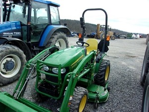 Tracteur à chenilles JOHHN DEERE 2025R 2015, moteur 21 CV avec boîte de vitesses et pompe - Product Image 2