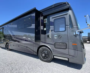 Autocaravana Tiffin Phaeton Usada, Altamente Económica, Años 2022-2024, Construcción de Acero/Aluminio/Plástico, Interiores Espaciosos, 4-6 Personas - Product Image 1