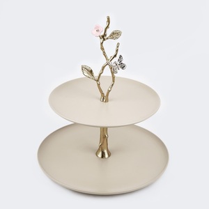 Meilleures ventes en gros de supports à gâteaux en bois personnalisés, finition naturelle, provenant d'un fournisseur indien, quantité en vrac disponible. - Product Image 5