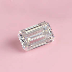 SHREYA DIAM VVS2 Moissanita Cultivada en Laboratorio con Corte Esmeralda, Certificada por IGI, Color E, Piedra de 1.00-10.00 Ct con Juego de Color para Joyería Fina - Product Image 3