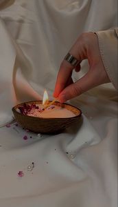 2025เทียนกะลามะพร้าวทำมือที่ได้รับความนิยมสูงสุดเป็นมิตรกับสิ่งแวดล้อมของตกแต่งบ้านและของขวัญที่เป็นมิตรกับสิ่งแวดล้อมงานทำมือเคลือบเงามันวาว - Product Image 4