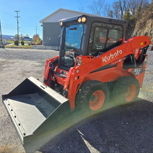Chargeuse compacte KUBOTA SSV65 11 heures, cabine EROPS, chauffage et climatisation, écran avancé avec caméra, hydraulique auxiliaire à haut débit, chargeuse sur pneus - Product Image 1
