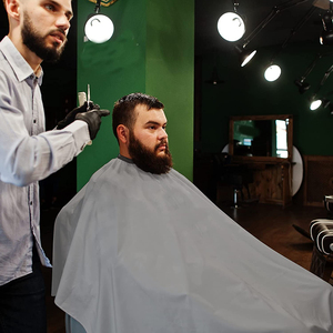 ผ้ากันเปื้อนผ้าไนลอนสีเทาสำหรับร้านตัดผมผ้าโพลีเอสเตอร์เสื้อคลุมตัดผมแบบนุ่มกันน้ำตัดผมส่วนตัว - Product Image 6