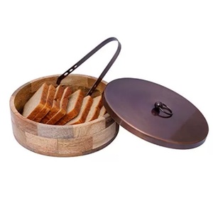 Vente chaude Cuivre Antique Finition Pot De Service Pour Récipient De Nourriture Arrondi En Bois Chapati Pot Base En Bois Couvercle Décoratif - Product Image 1