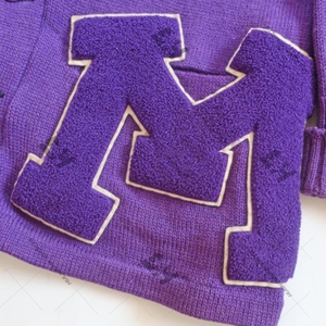 Cárdigan de Invierno para Mujer al por Mayor, Suave, de Lana/Acrílico, con Botones, Bolsillos, Cuello en V, Apliques, Bordados y Letras Personalizadas - Product Image 4