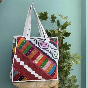 Sac fourre-tout en coton matelassé fait à la main sac à provisions imprimé patchwork pour femmes sac de plage d'épicerie pour un usage quotidien et voyage cadeau parfait - Product Image 1